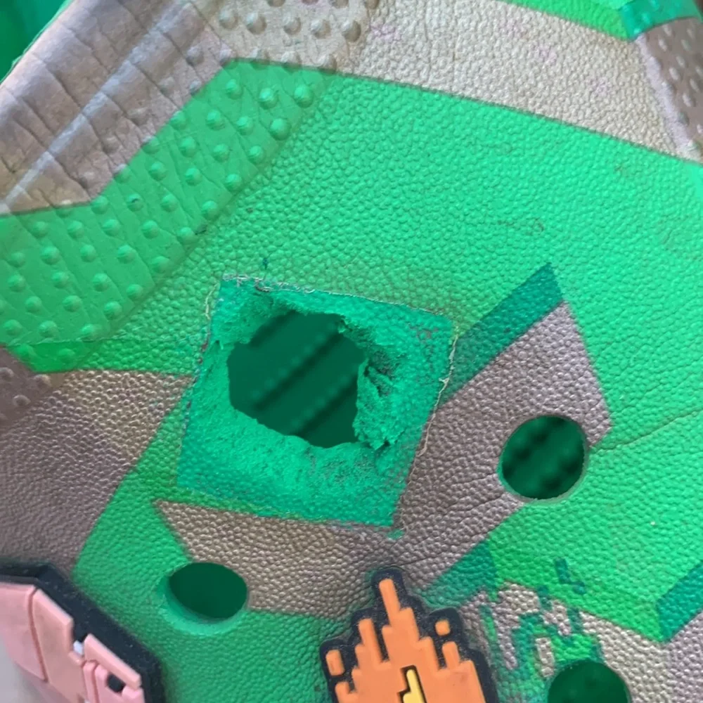 Crocs
Big Kids Minecraft Classic Clogs from Finish Line - Picture 12 of 13